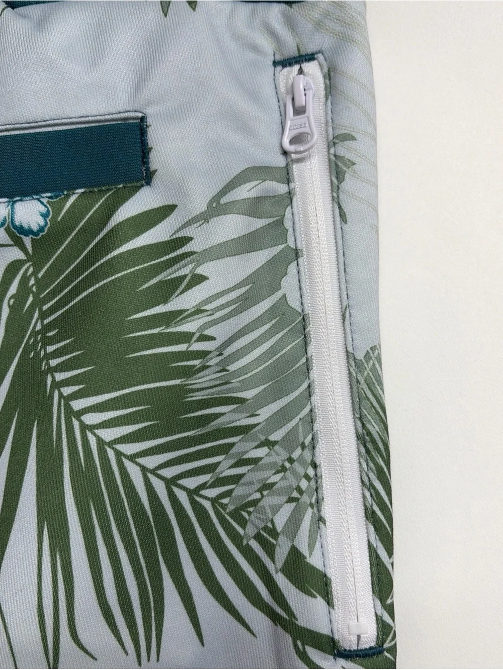 NWT GUESS Men's Small Blue Green Neon Stripe Tropical Casual Shorts$69
